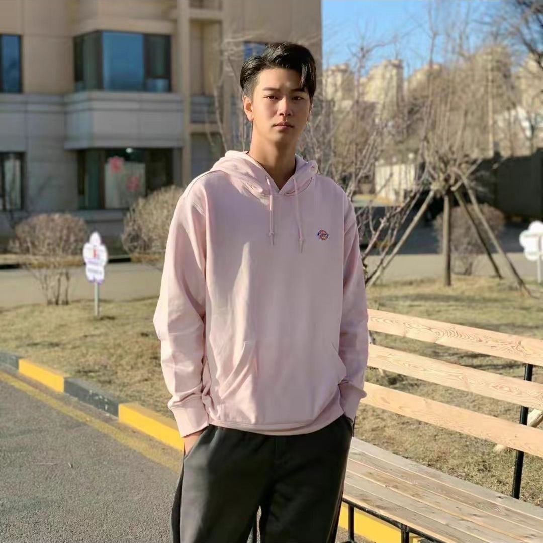 男孩子也可以有自己的自搭颜色