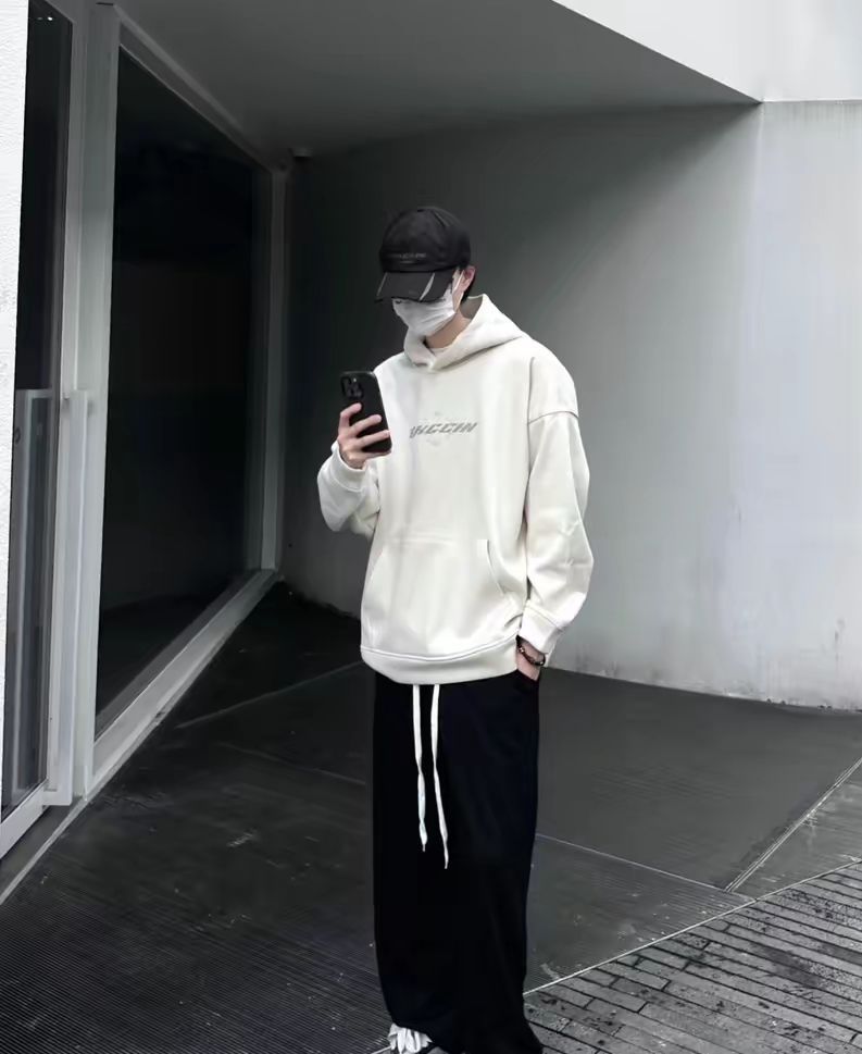 超级百搭的字母刺绣加绒连帽卫衣