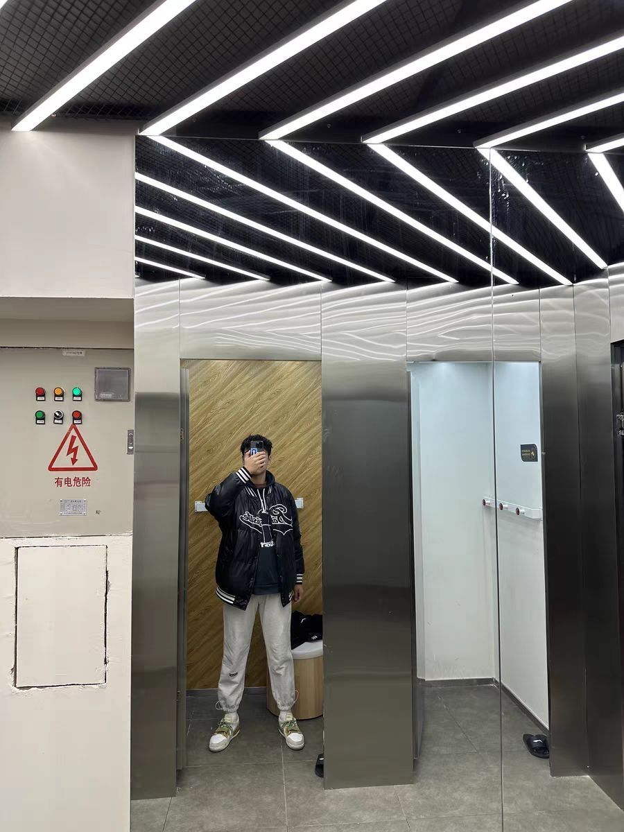 早春通勤男生穿搭｜简约干净的黑灰搭配