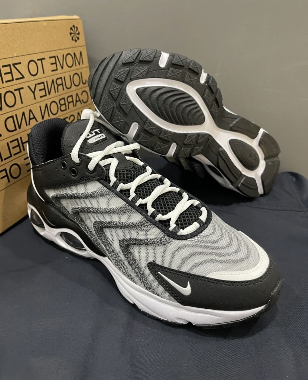 Nike Air Max低帮复古休闲运动鞋黑白