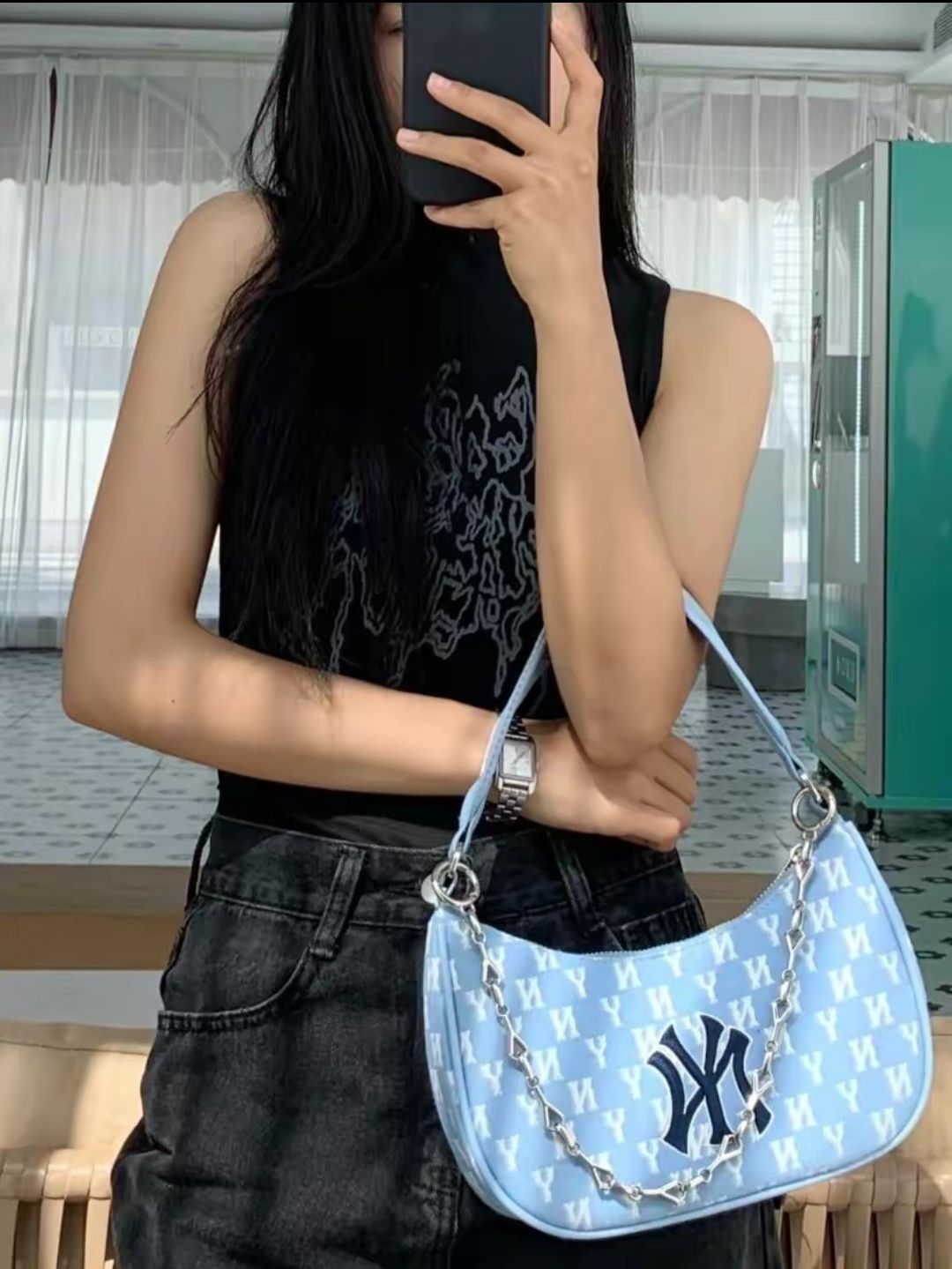 救命 SOS 真的对炫酷的包没有任何抵抗力
