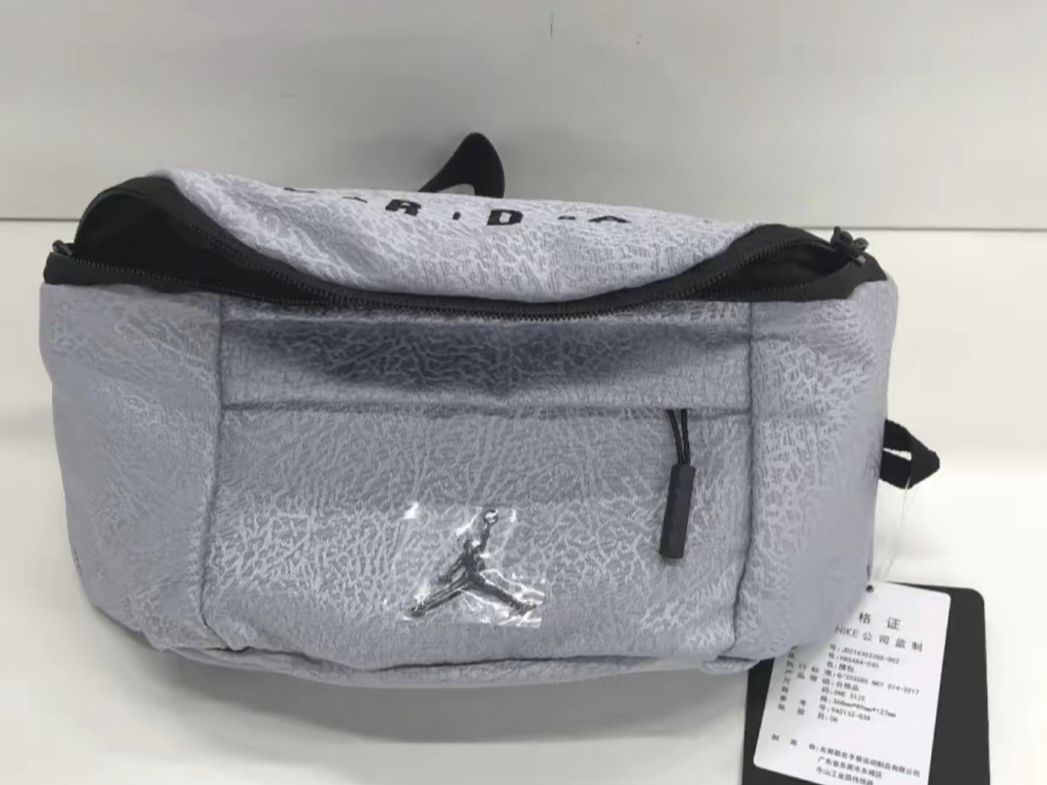 很有质感的JORDAN爆裂纹胸腰小包包