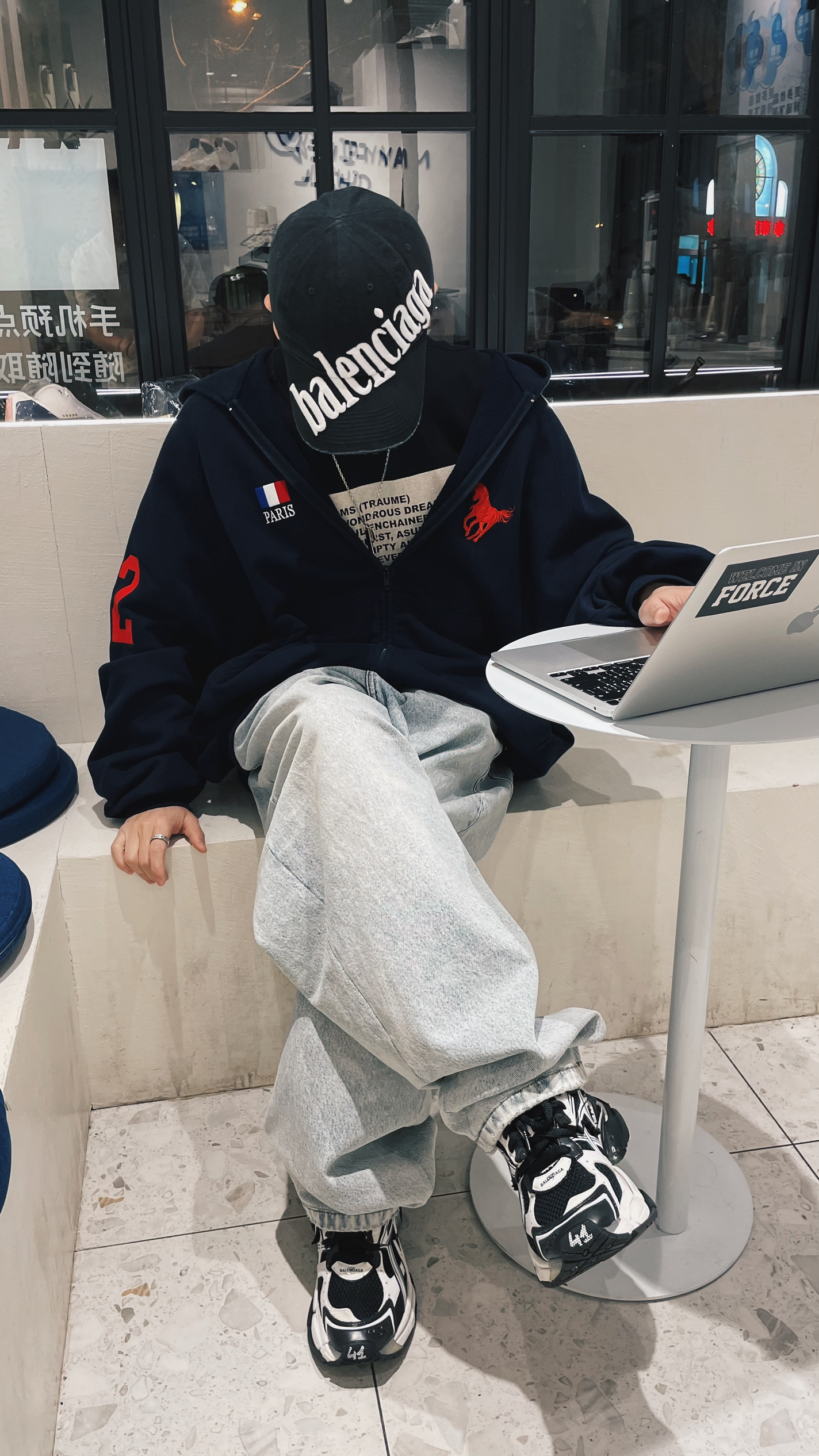 BALENCIAGA WOKER💻