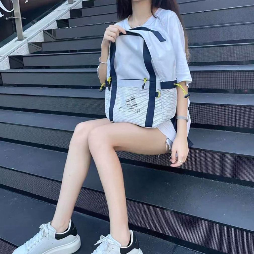 简约百搭运动轻便双肩包