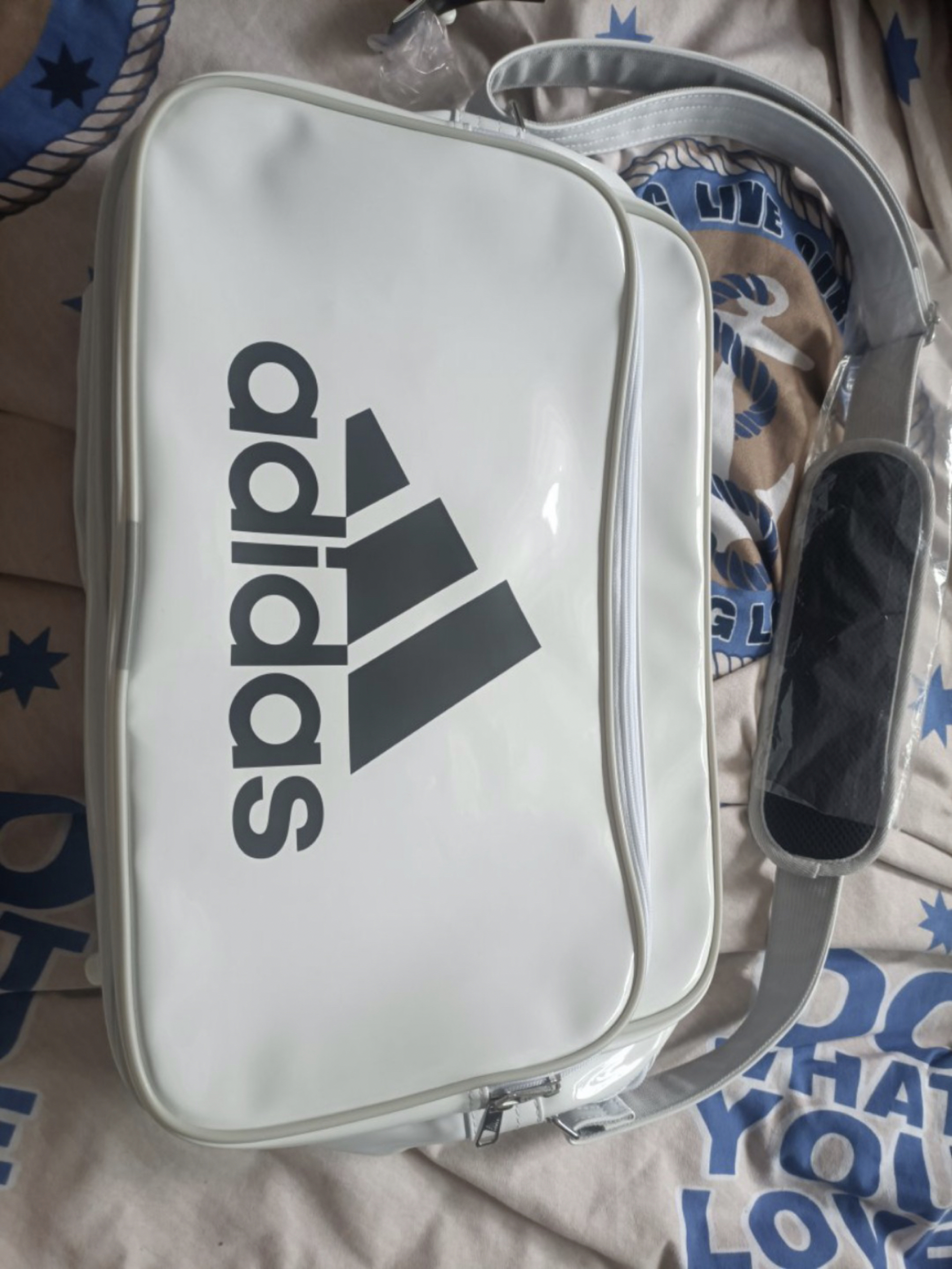 Adidas斜挎包推荐