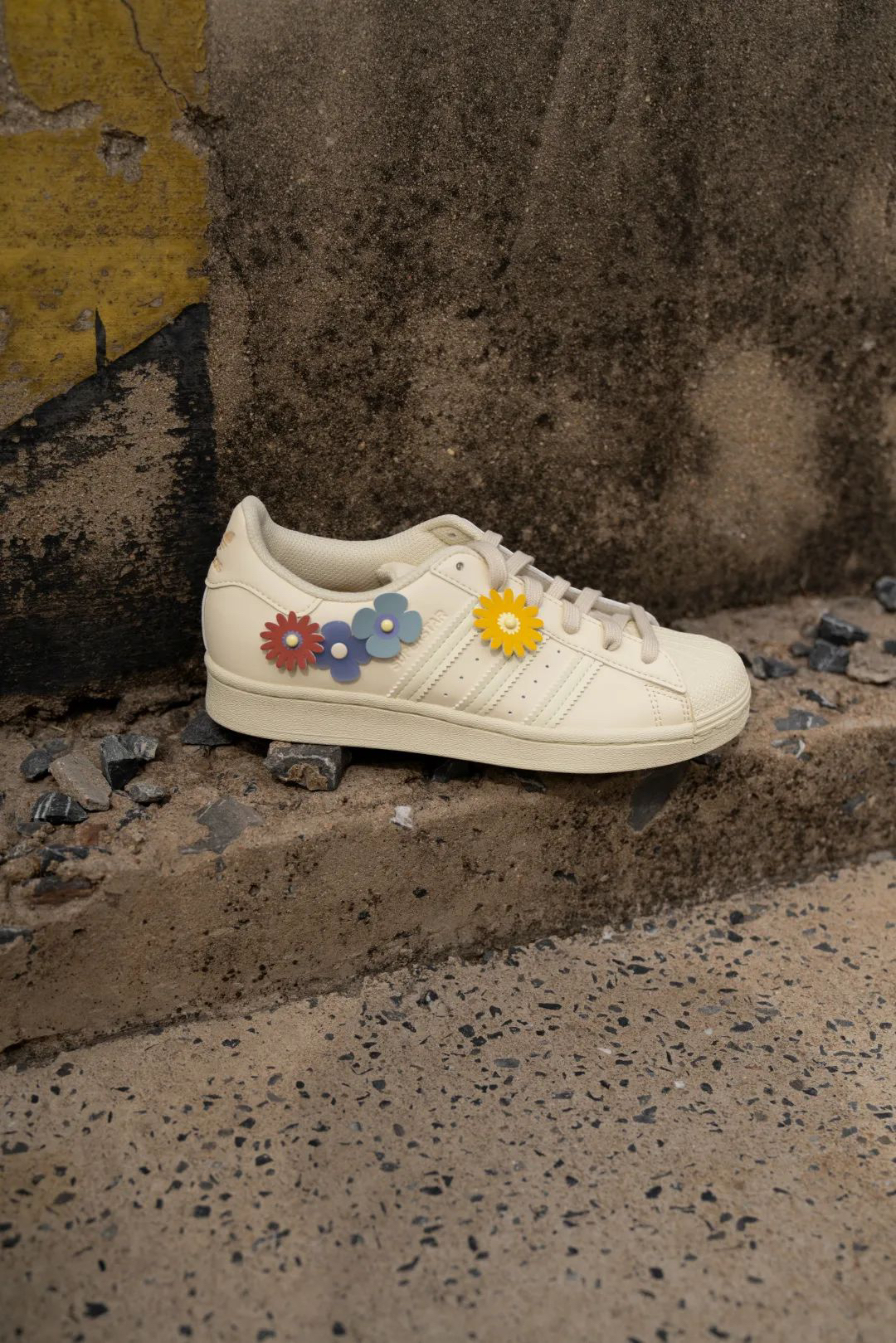 立体花卉 adidas Superstar W