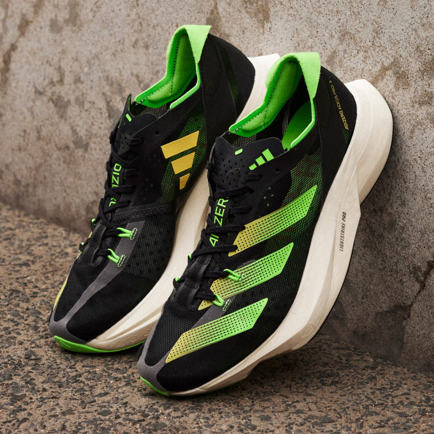 ADIZERO ADIOS PRO 3.0 SHOES
全速争胜马拉松轻盈跑步运动鞋