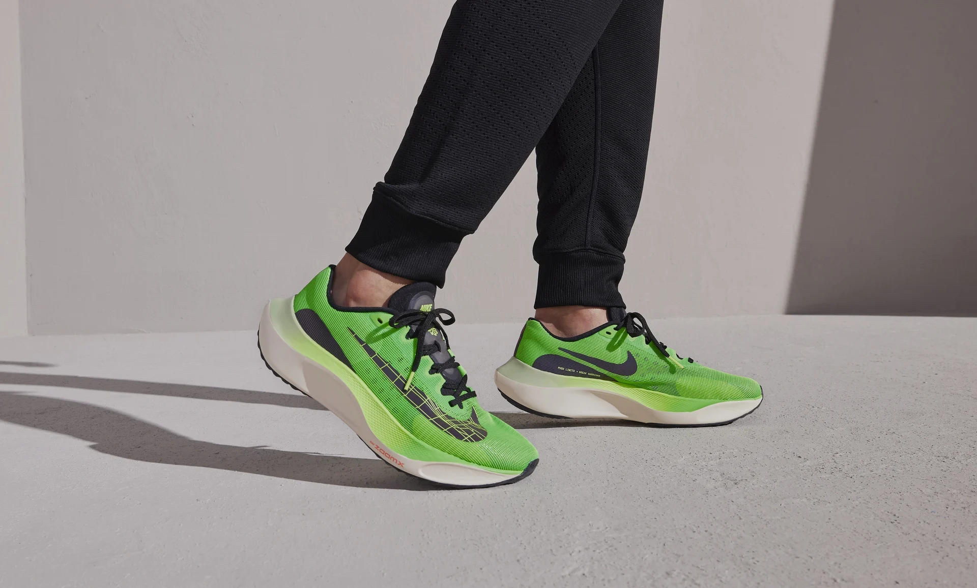 Nike Zoom Fly 5
男子跑步鞋