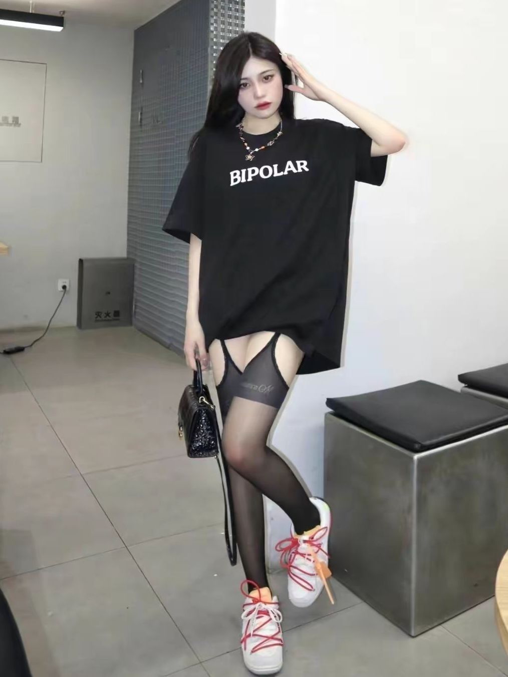 性感和T恤，可以完美搭配