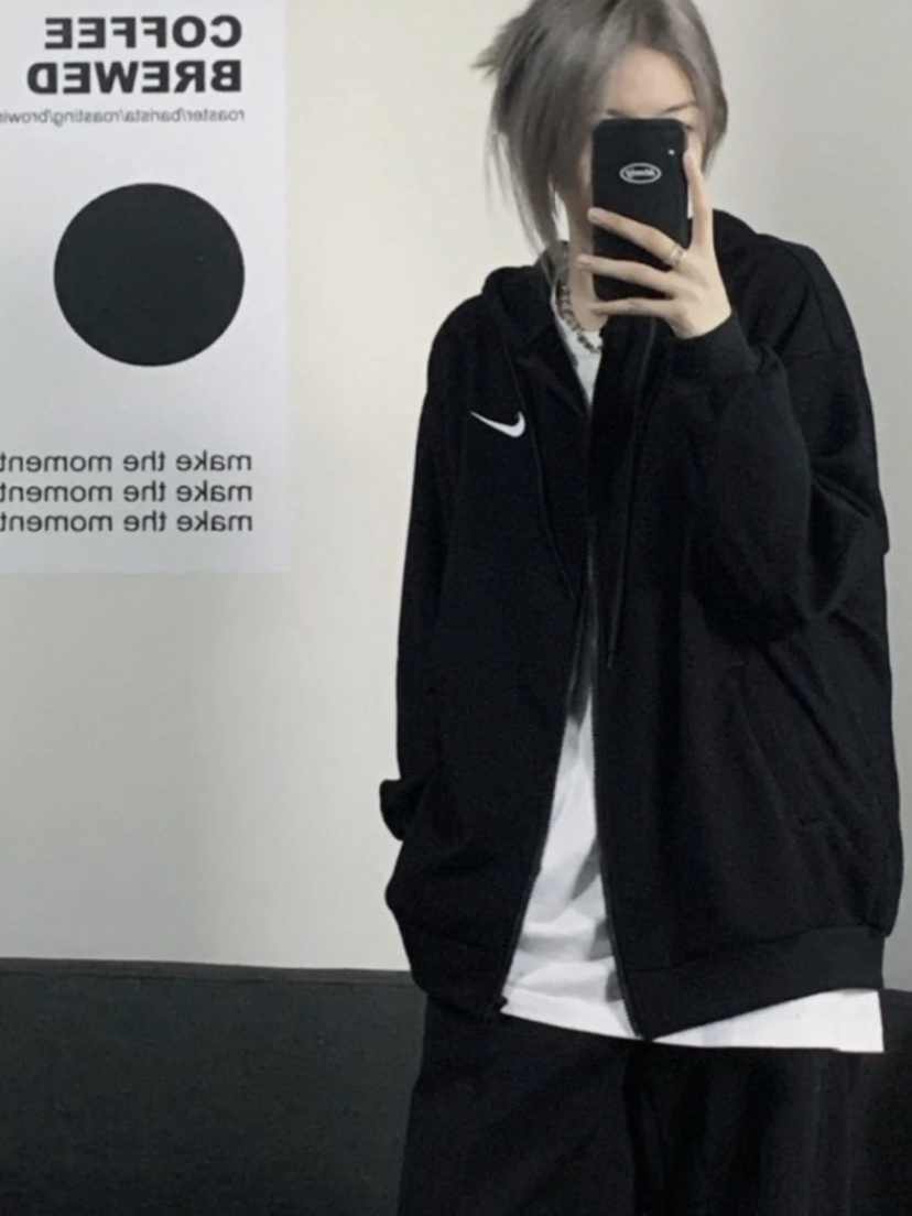 初秋舒适的韩系运动休闲穿搭
