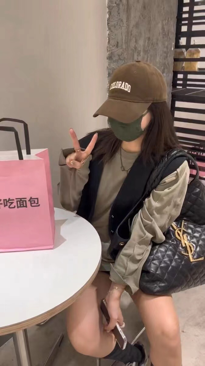有质感的帽子配饰 真的很加分呐