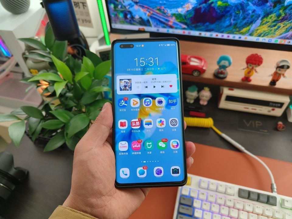 给华为手机套了一个“马甲”，碳纤维真的高大上～