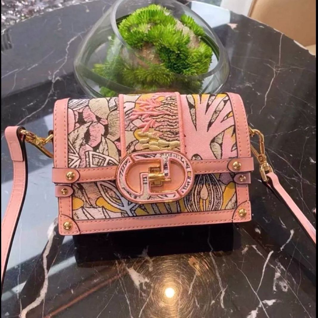 真的好喜欢这款包包哦