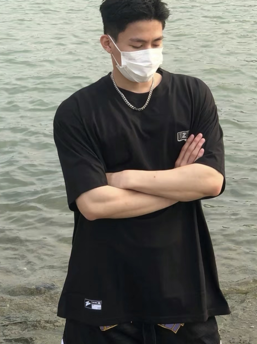 UZIS 太值得回购的简约T恤