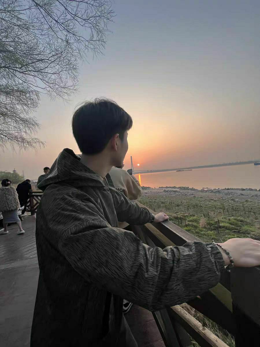 迷彩军事冲锋衣也能出大片