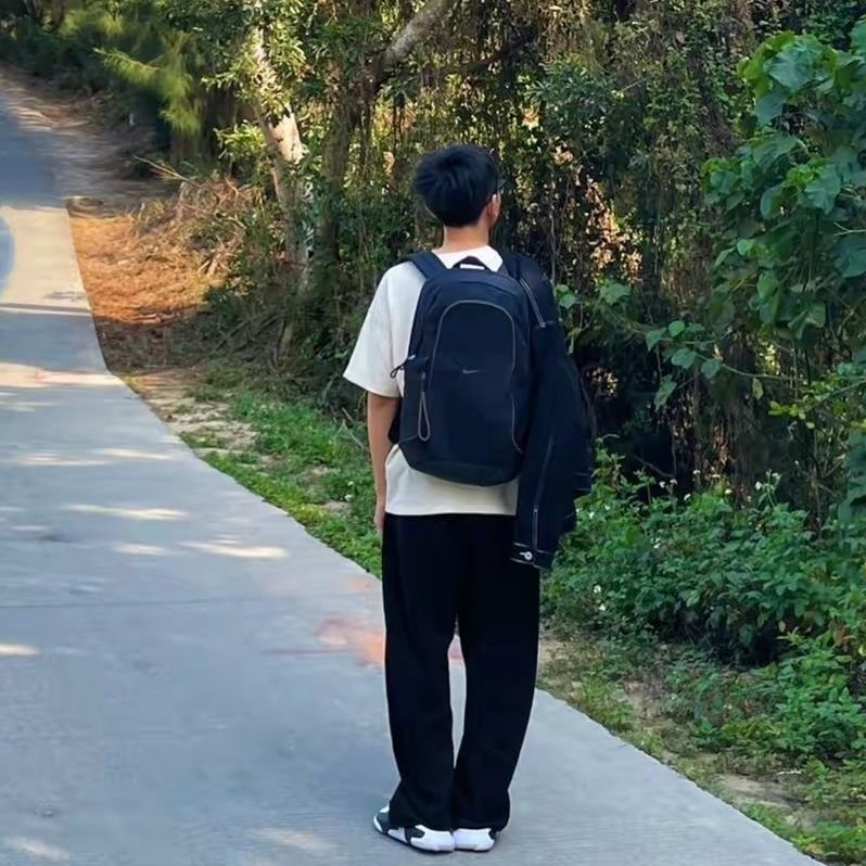 百搭经典双肩包