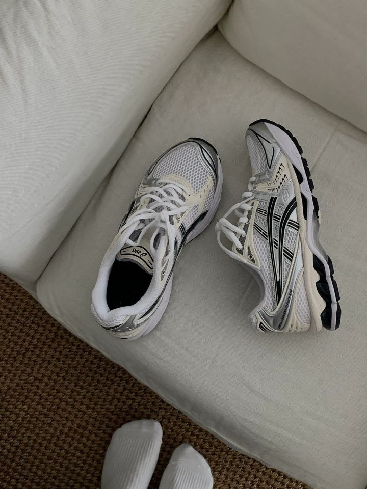 Asice jjjjound平替款|||Asice GEL-KAYANO 14
实物太酷了 甚至觉得