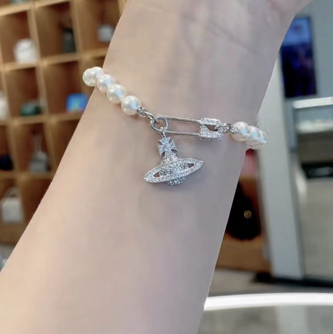 Vivienne Westwood 有了它，一秒变娇奢公主