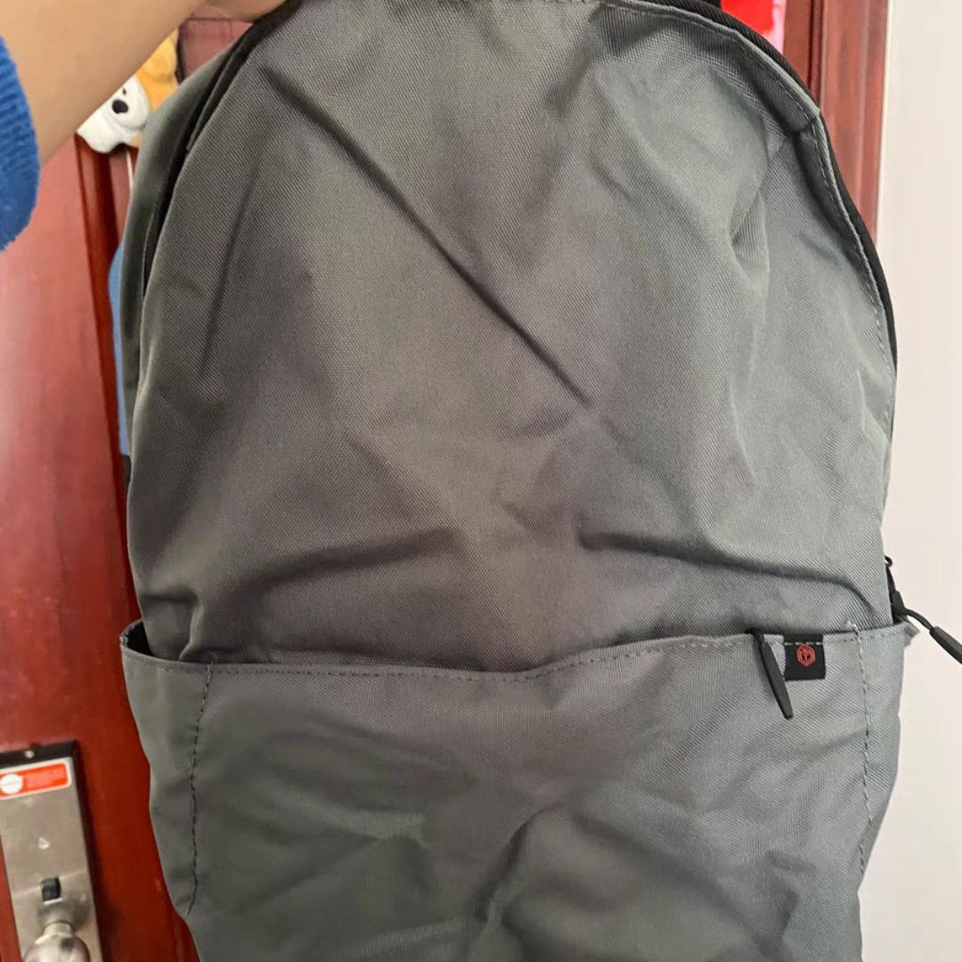 很喜欢这款灰色的包包
