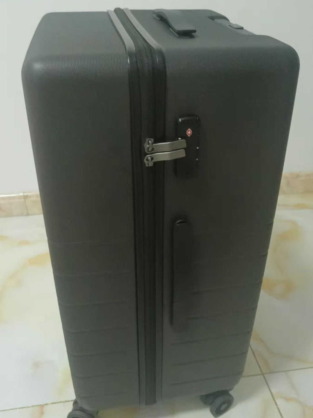 200元都不到就能买到这么高品质的行李箱了
