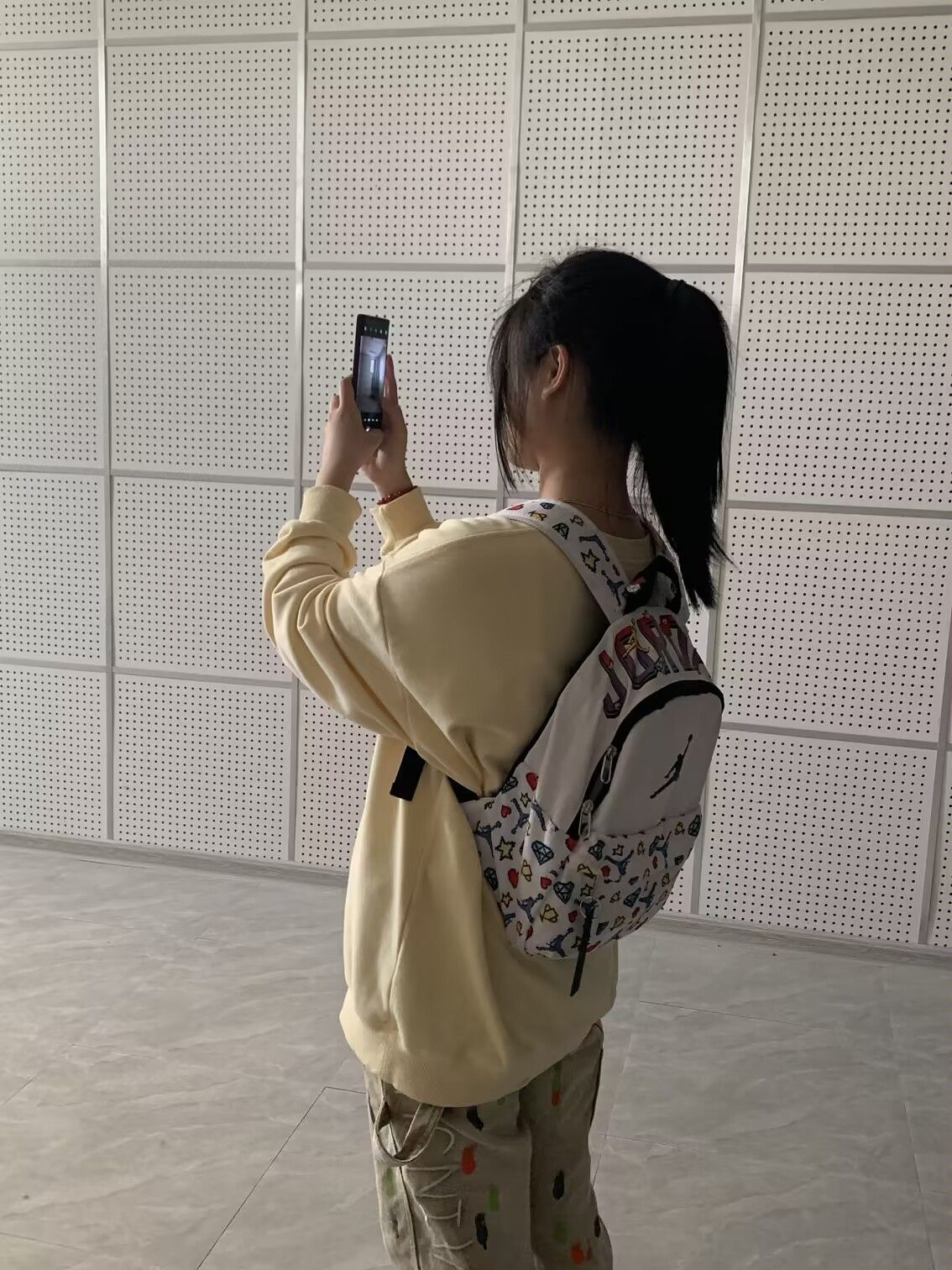 可以挂在学校厕所门把上的小书包，看似很小