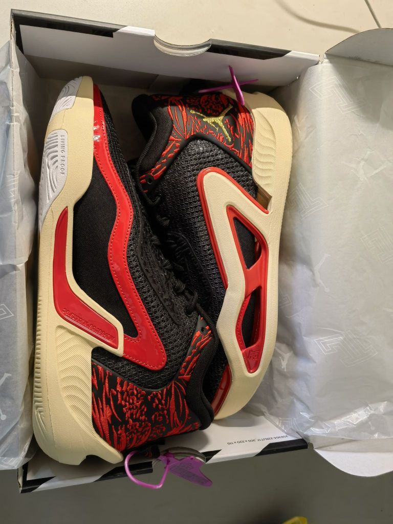 抛开实战耐磨什么的，简直就像是一个艺术品