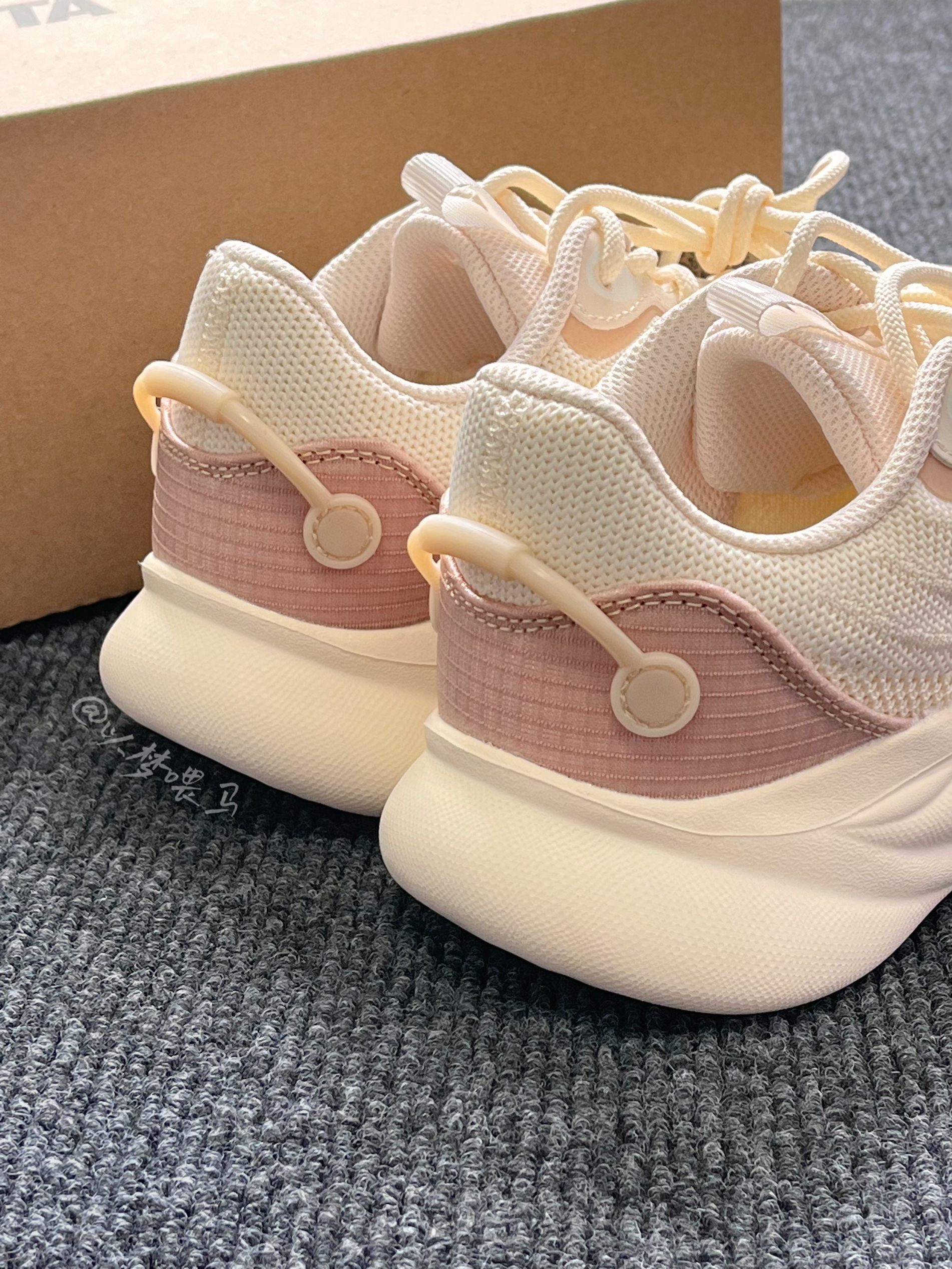 飞织版的绵绵弹！🍑蜜桃配色太戳我了~