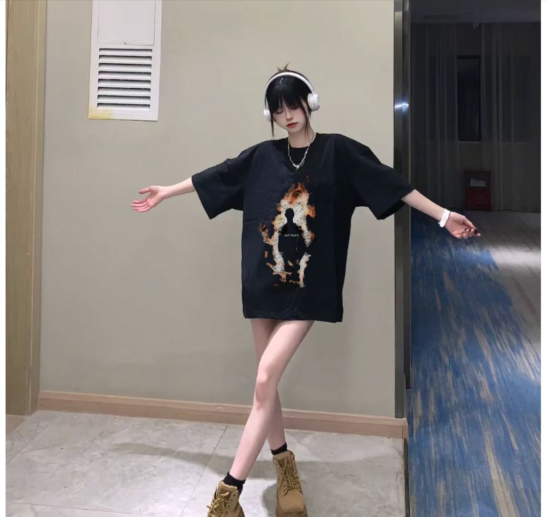 沉浸式听歌，沉浸式穿衣
下身消失式的穿搭