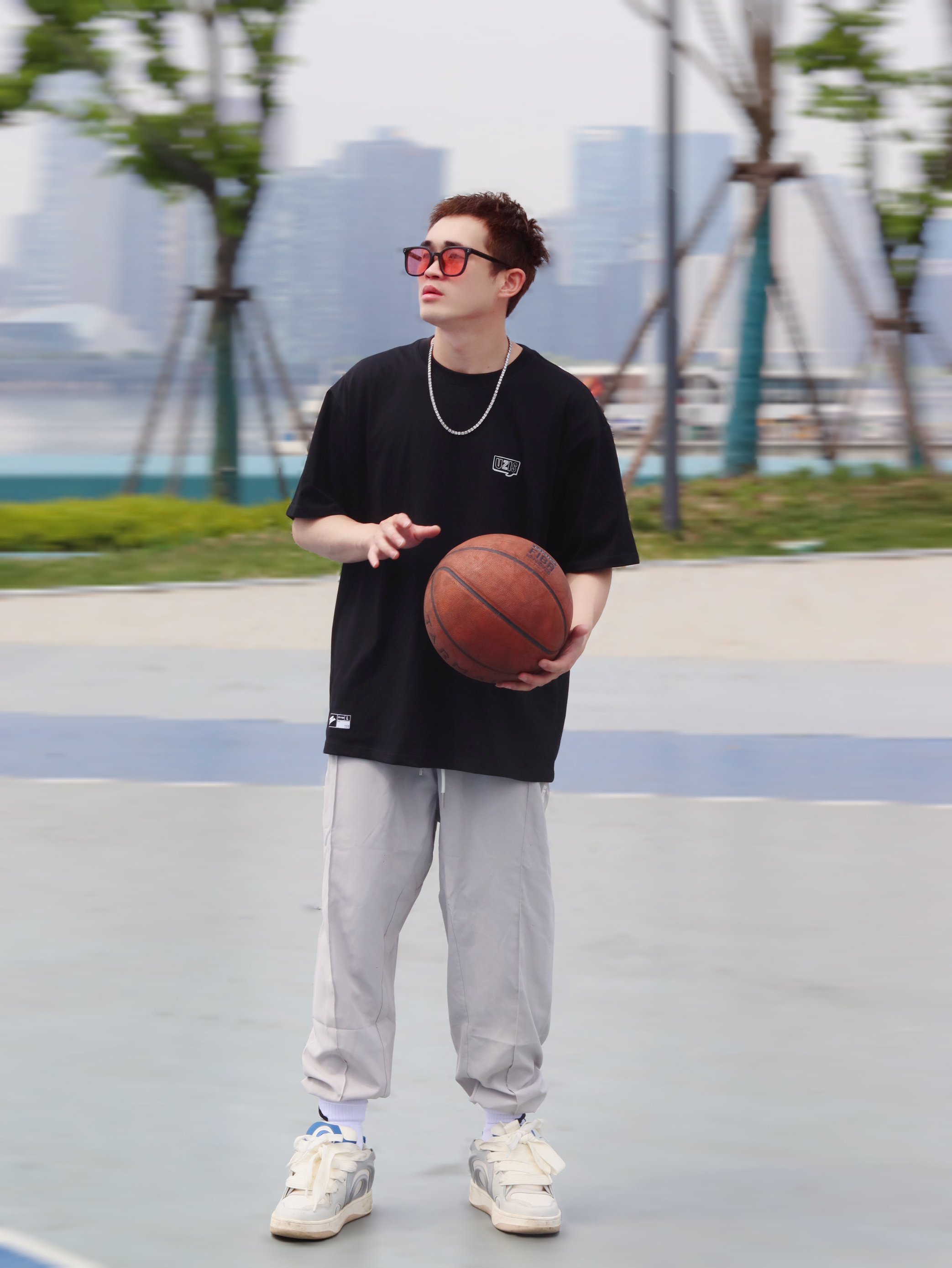 说好的，明天球场见。
男大学生‼️超爱的