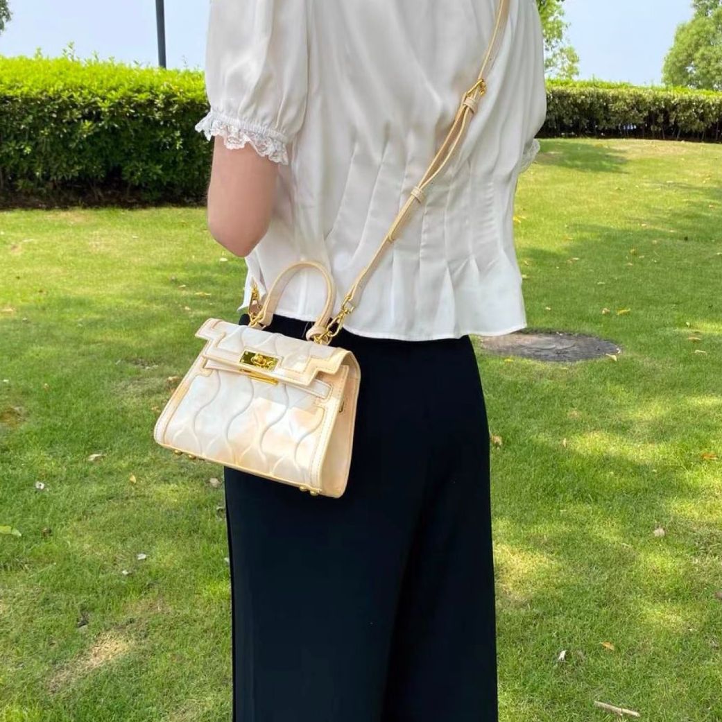 夏天黄昏的色彩