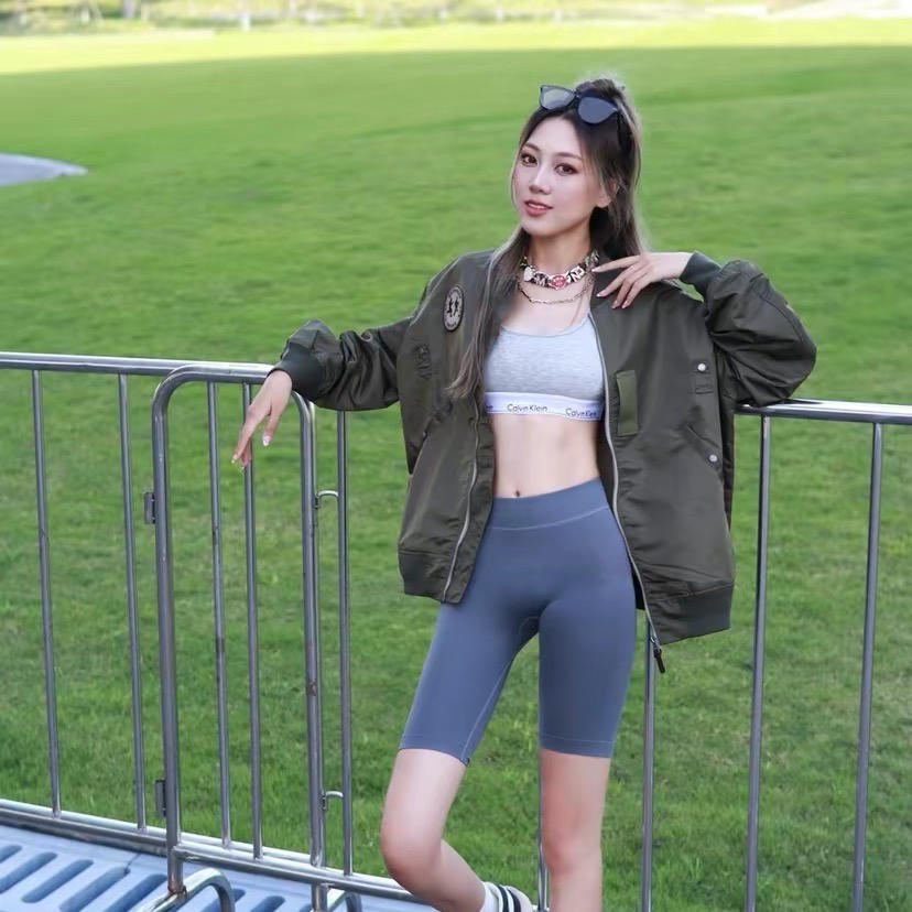 OOTD｜飞行夹克搭运动内衣有亿点点拽哟！！！