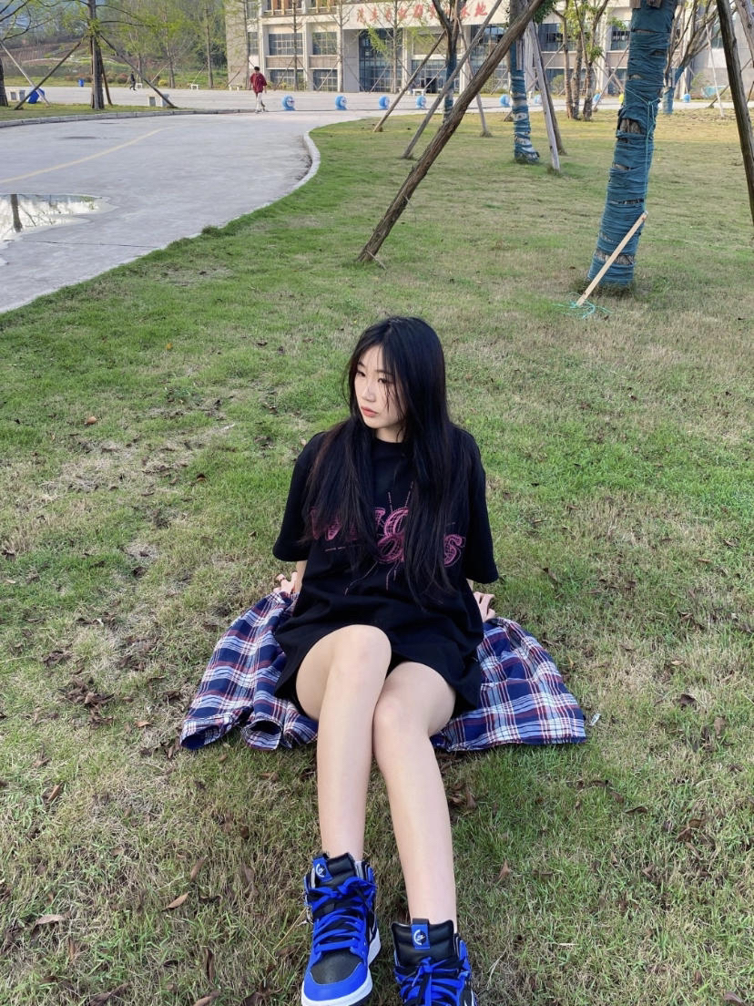 谁懂！黑色刺绣字母印花T恤真的很🆒！ ！