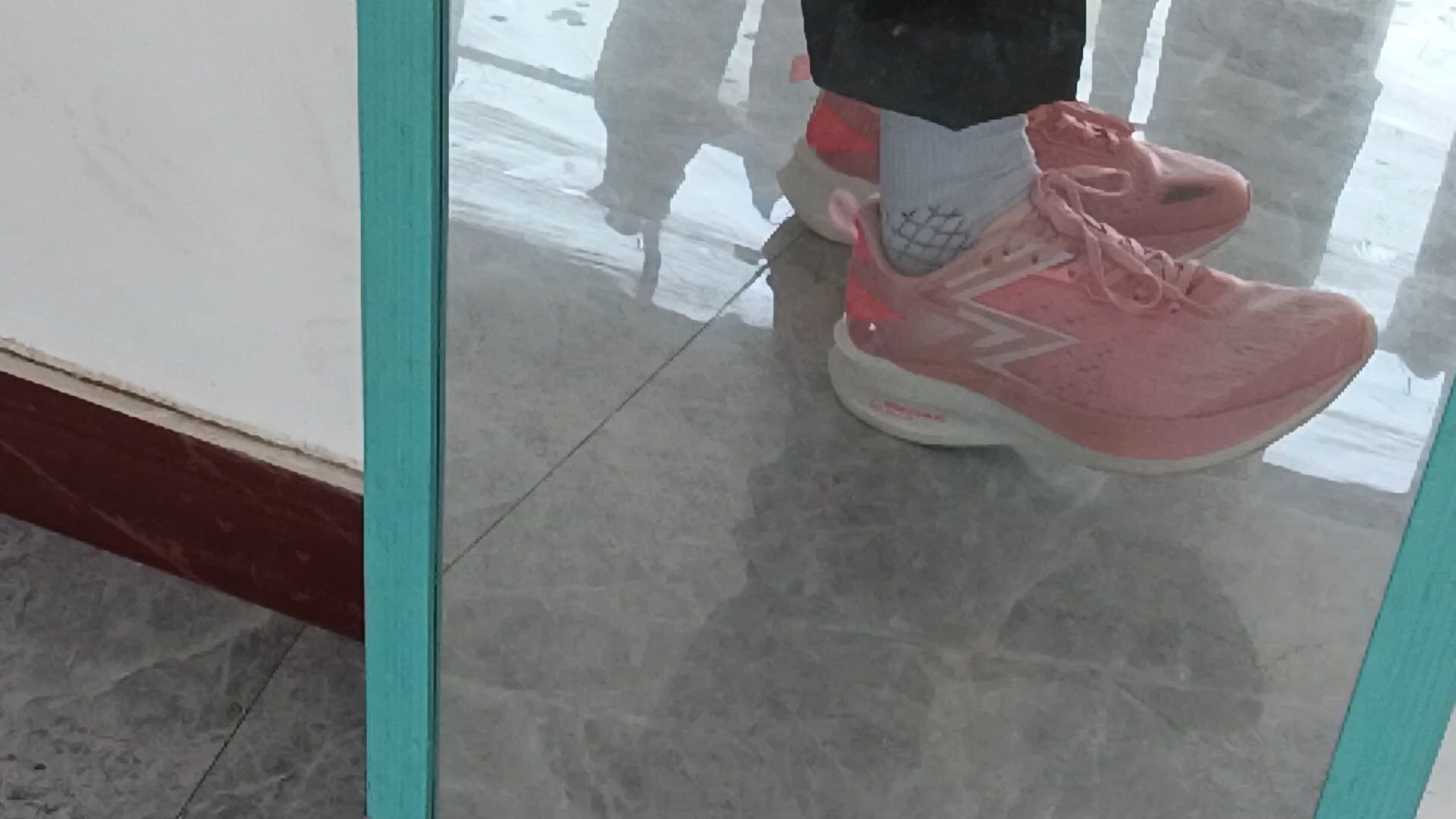 👟球鞋名称：飞燃ET

🔍设计亮点：颜值