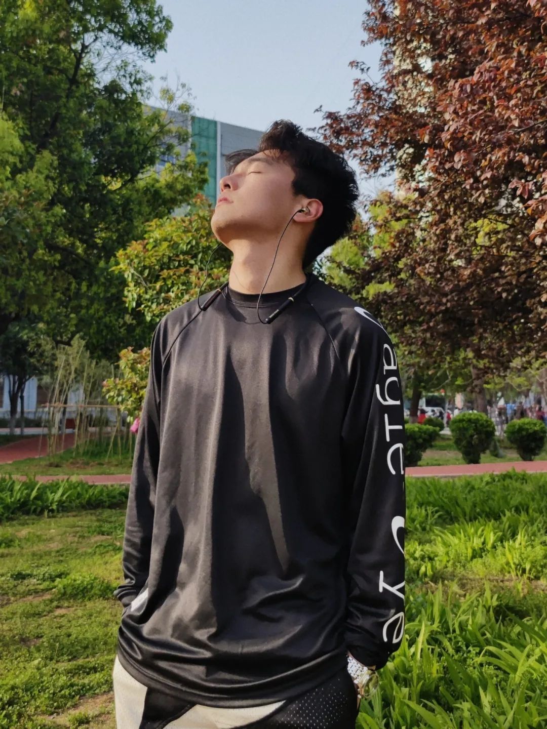 戴上这个挂脖耳机🎧丨去户外开启夏天🏖️