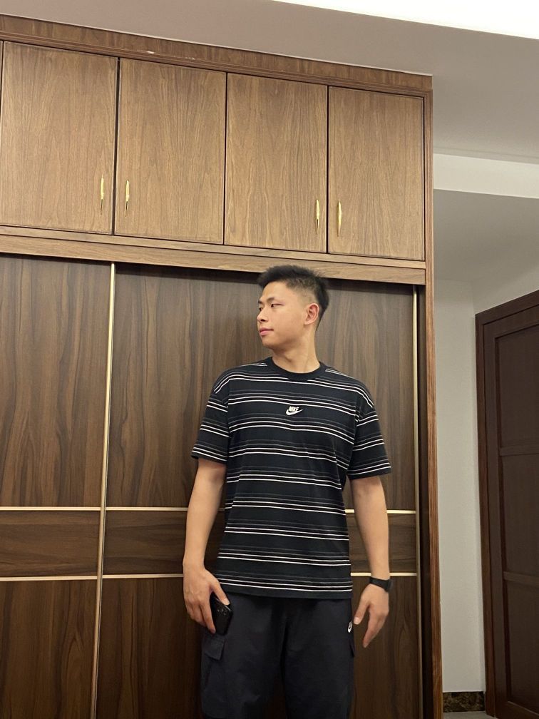 面料厚实 质感很好 
商务休闲都没问题啦
