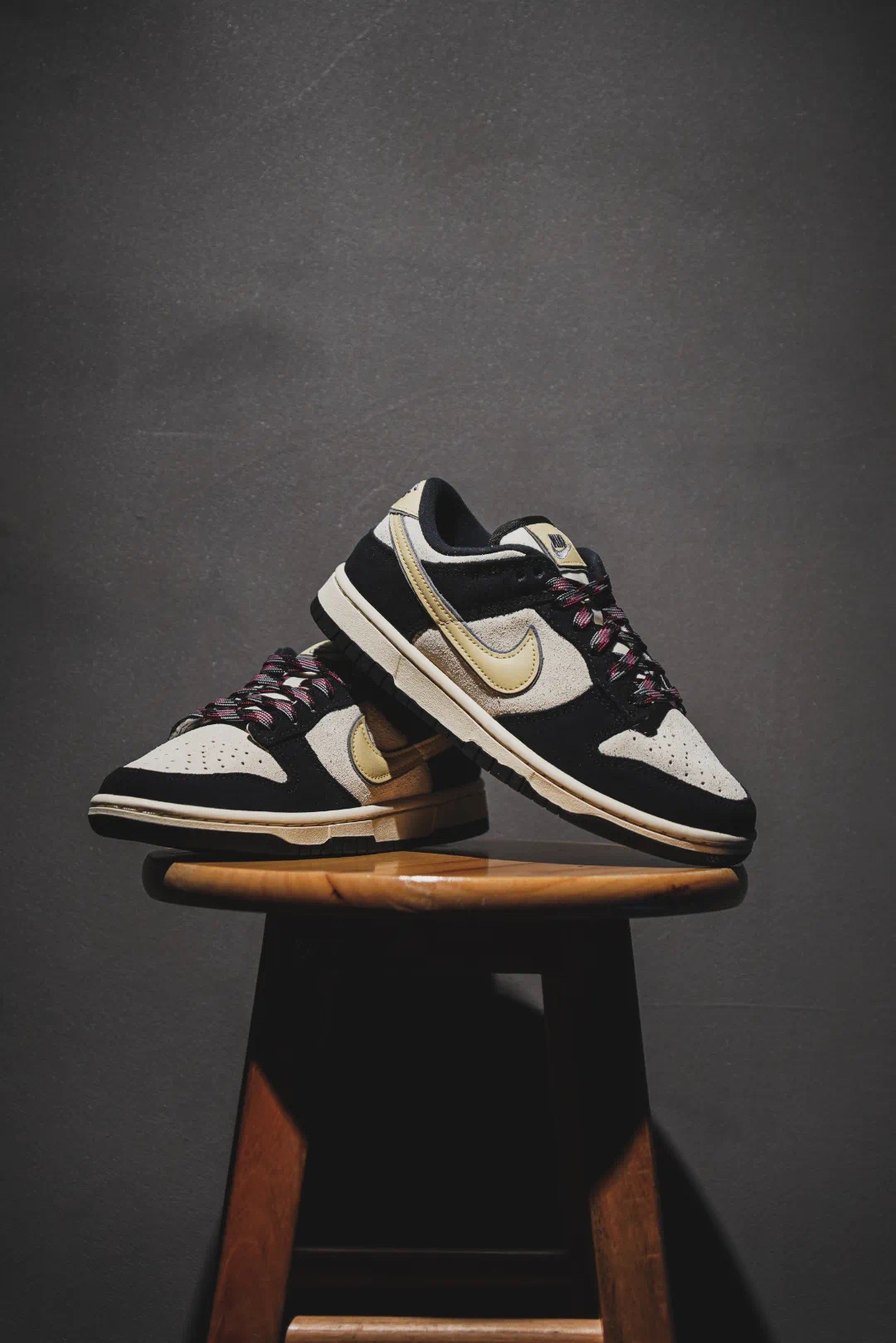 WMNS Nike Dunk Low LX「Black Suede」
