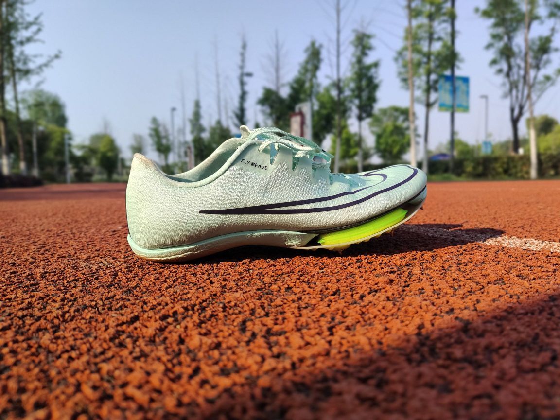 👟球鞋名称：maxfly

🔍设计亮点：