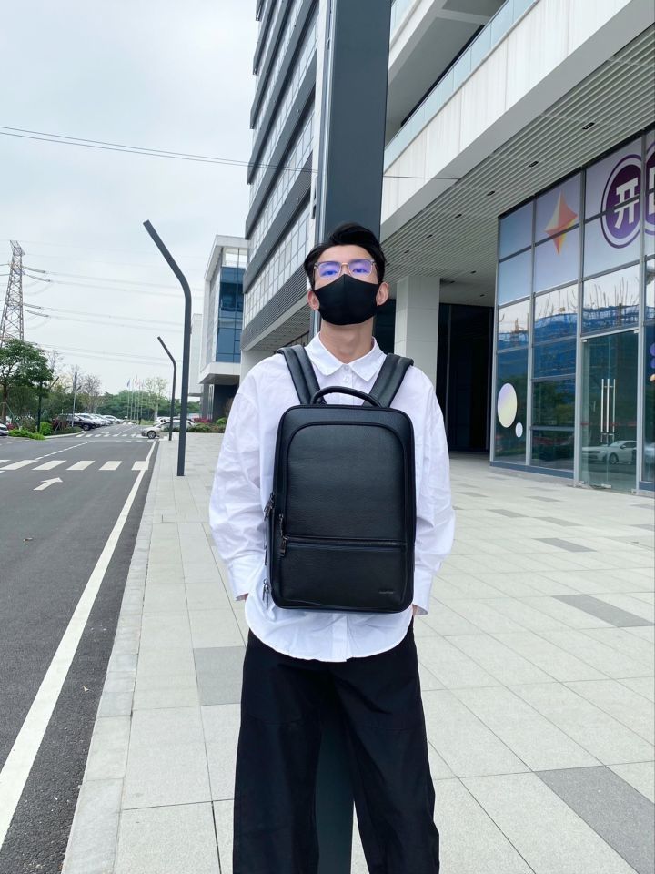 我的头层牛皮双肩包