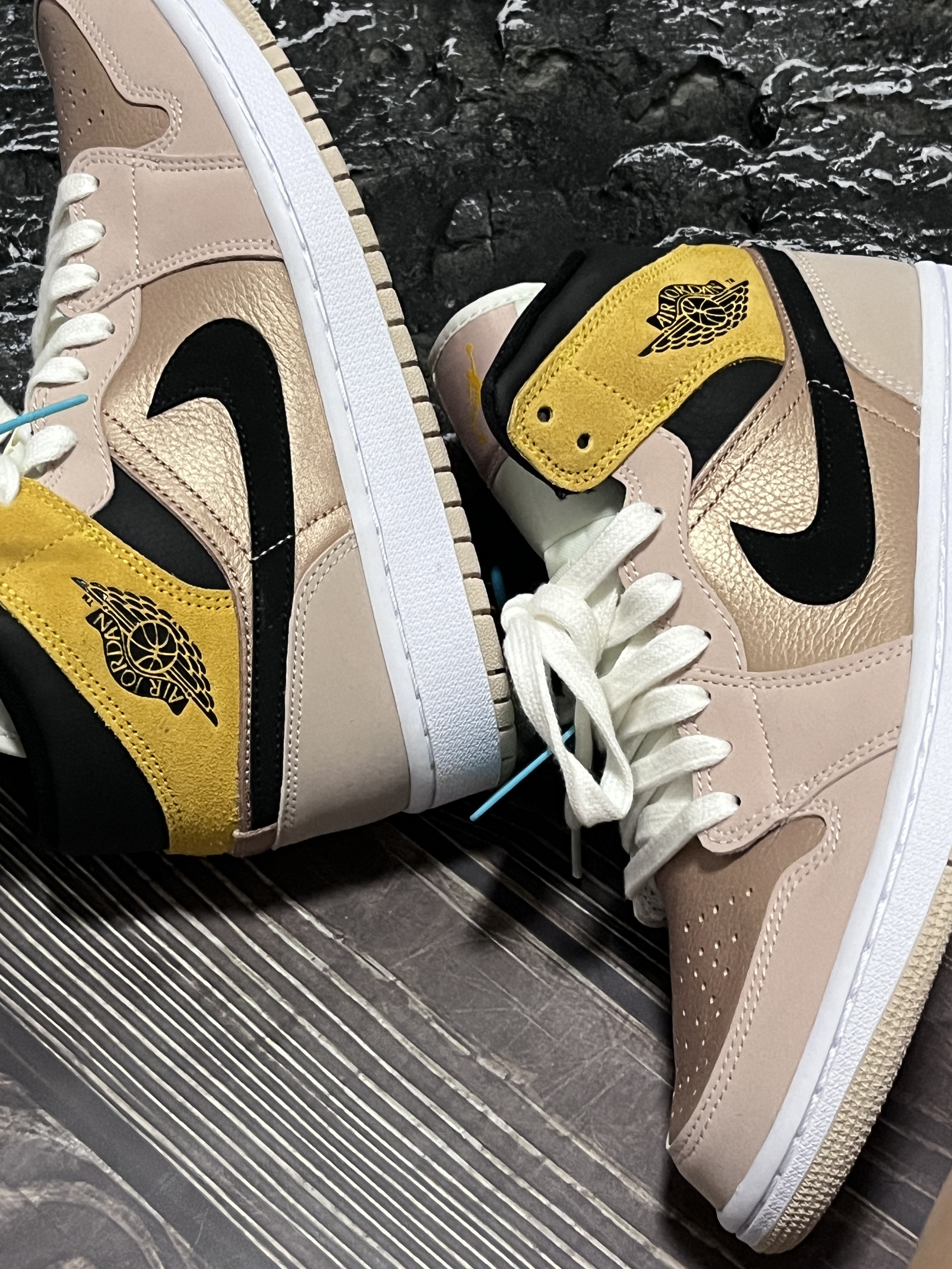 520送礼好鞋推荐｜AJ1 mid “奶茶” 爱的时刻够“甜”才行！