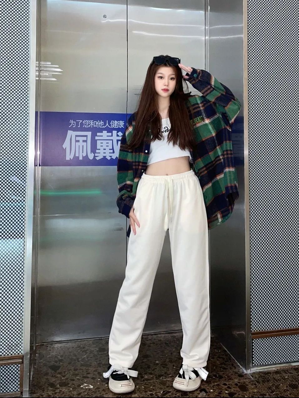 百搭白色宽松搭配选择