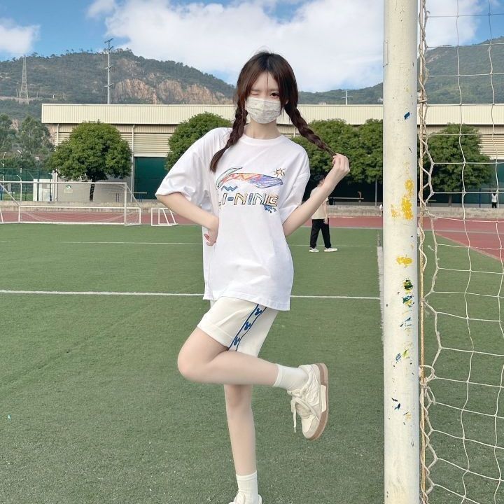 这件短袖未免太好搭配了