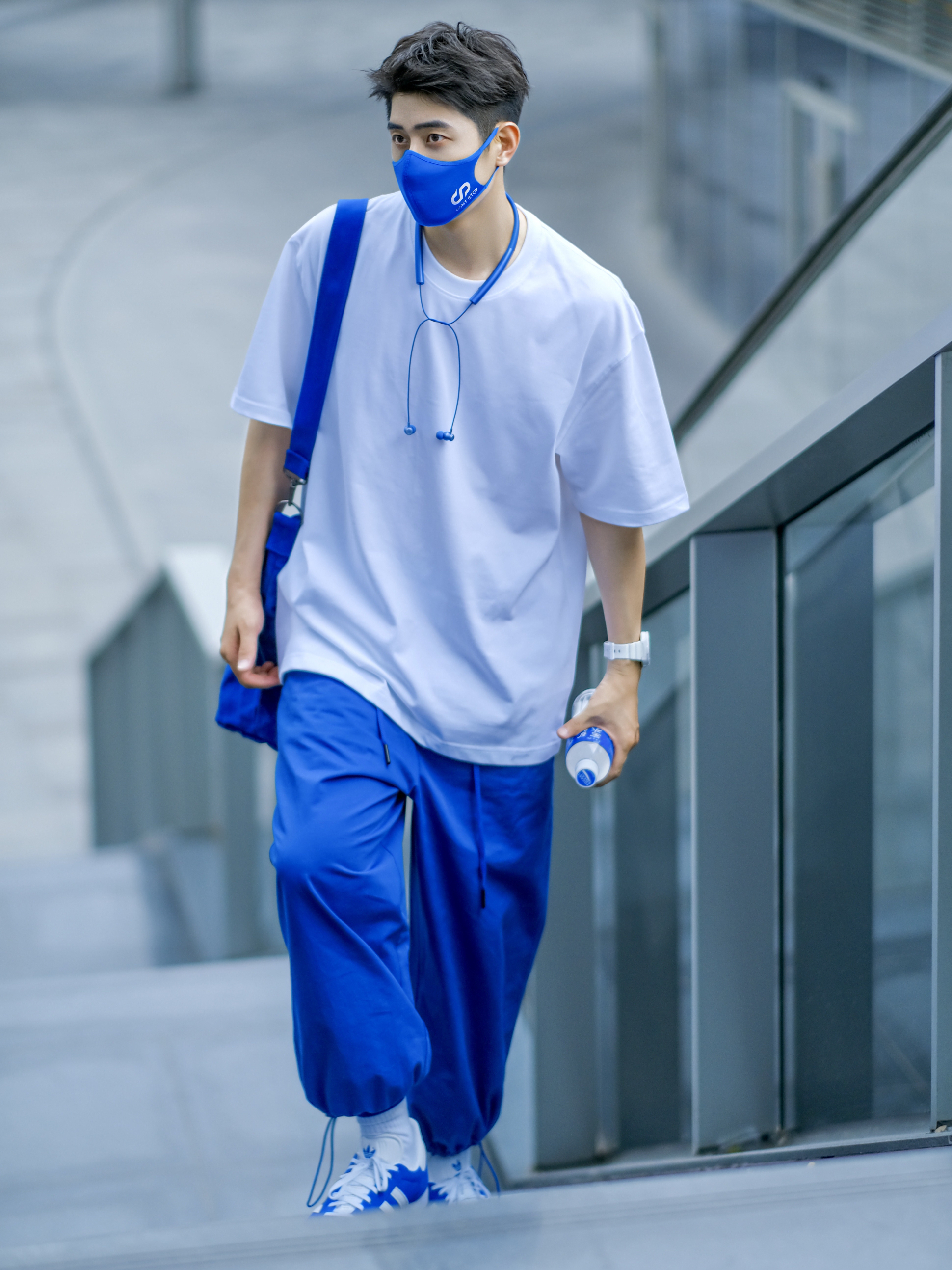 🌀夏日OOTD｜又到了穿“白T”的季节⚪️🔵💤