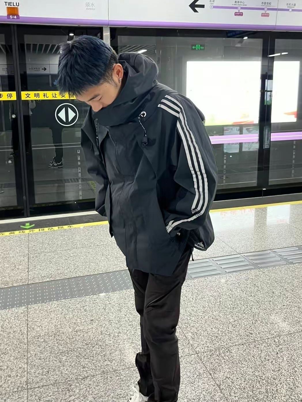 adida百搭夹克
