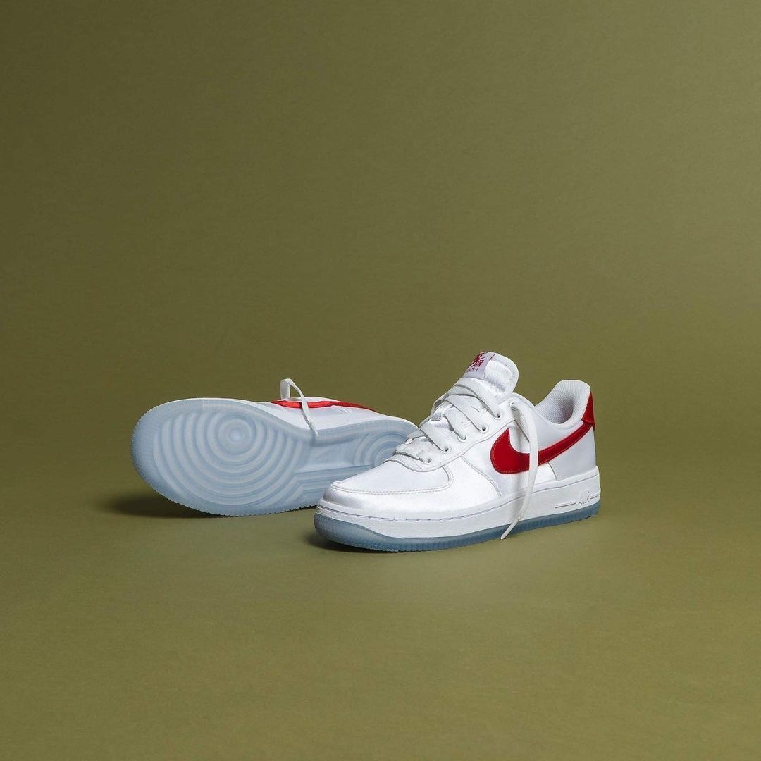 Nike Air Force 1 Low Satin "White Red"：经典款式再次升级