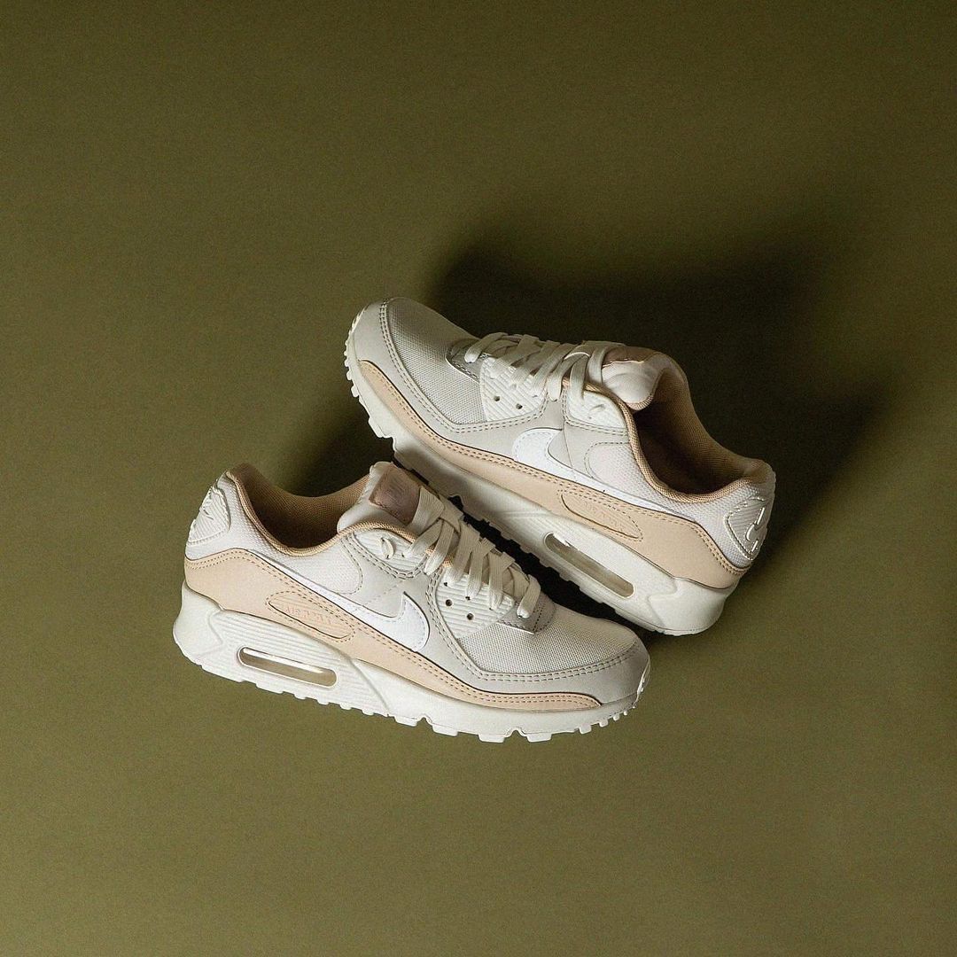 Nike Air Max 90：舒适耐穿的运动休闲鞋