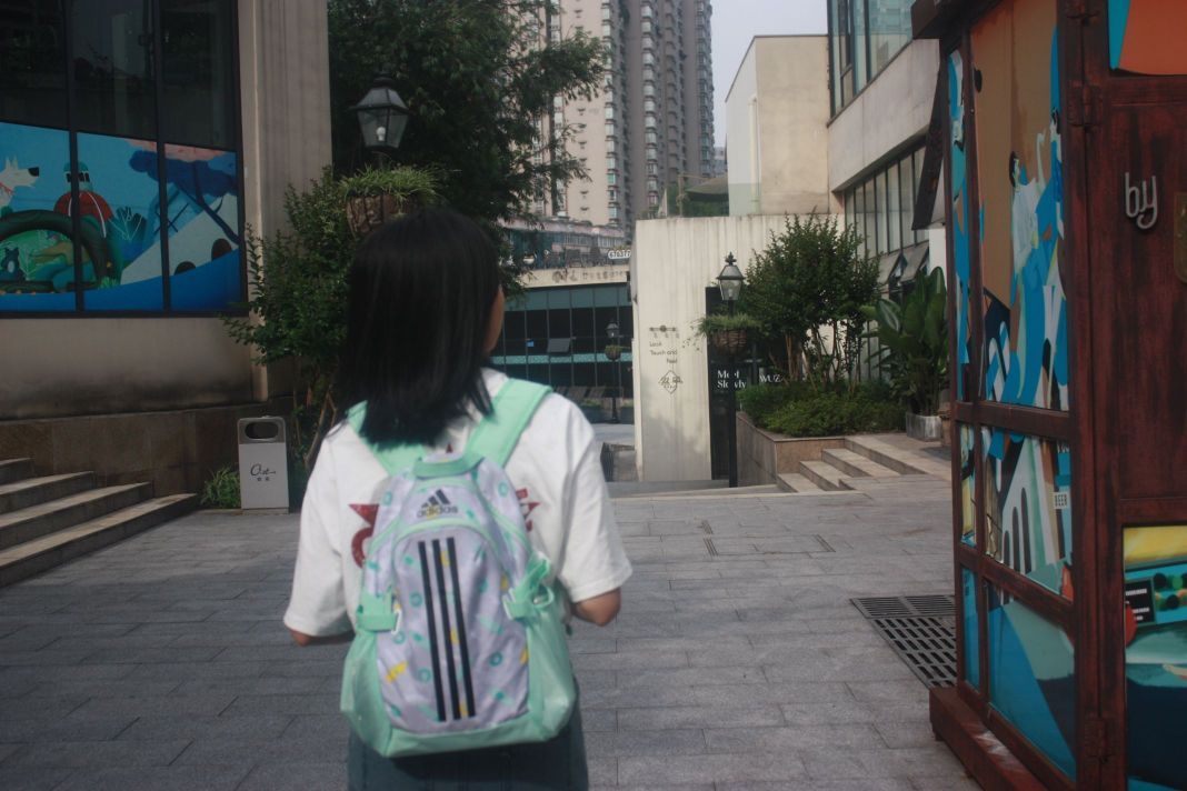 阿迪小奶包