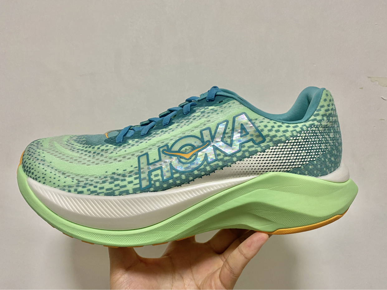 Hoka mach X 开箱&初体验
定位:官方-竞速训练鞋,本人-慢跑堆量鞋
鞋面:老鞋面,双层,