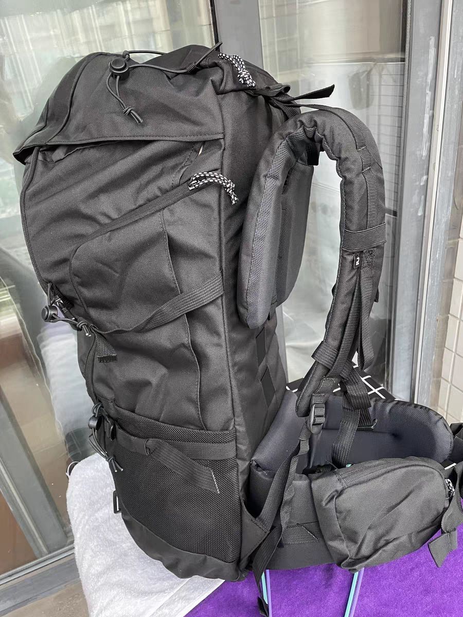 大容量露营登山包