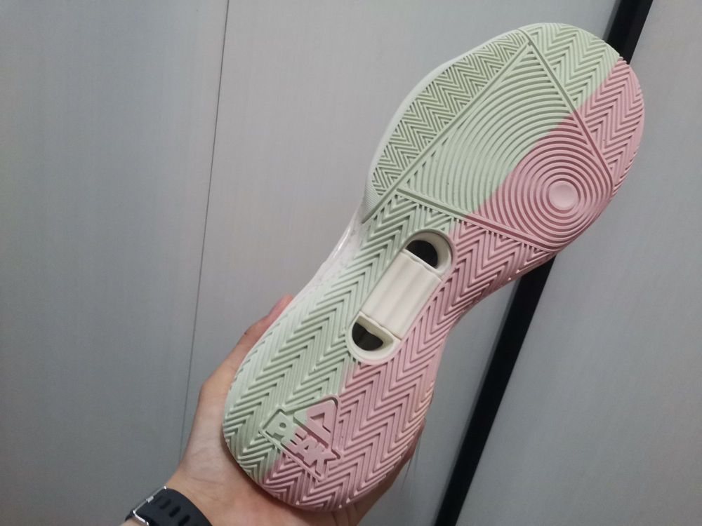 简单来说，这双闪现4全能版对我来说足弓有