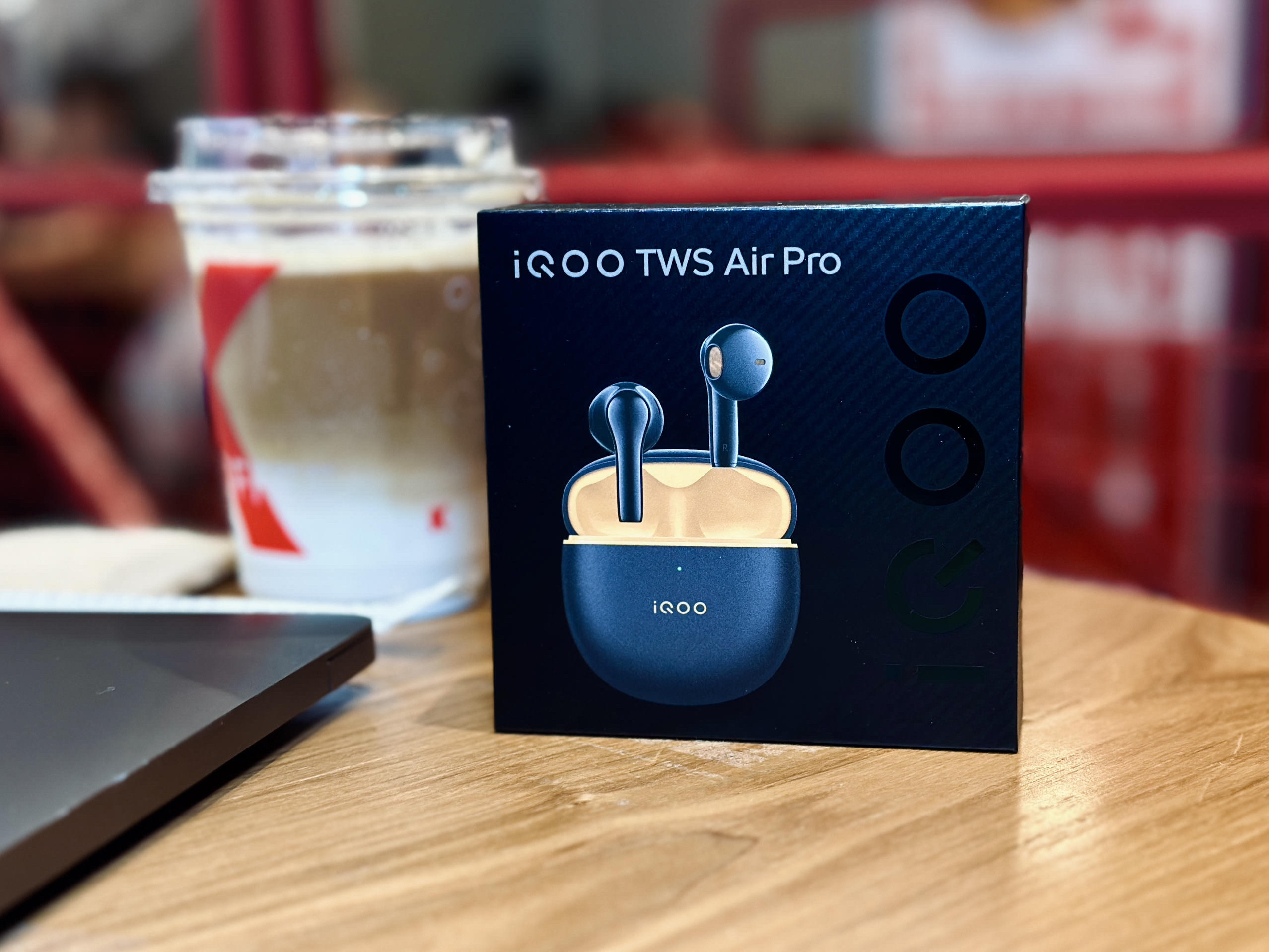 降噪有惊喜，iQOO TWS Air Pro半入耳主动降噪